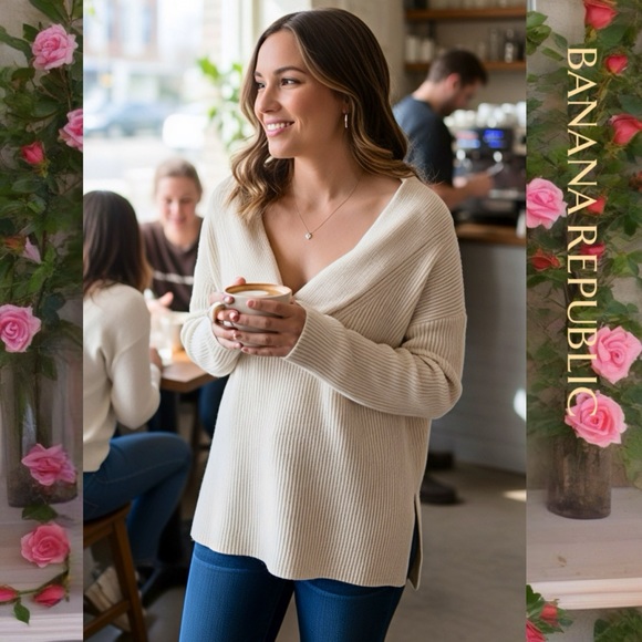 Banana Republic Sweaters - 100% Wool /Cashmere Banana Republic Off-White V-Neck Sweater